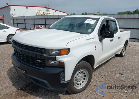 2020 Chevrolet Silverado C1500 z USA, uszkodzony, nr VIN 1GCRWAEFXLZ217998